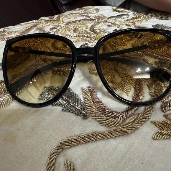 Fendi Black Sunglasses Contemporary Style, like new condition